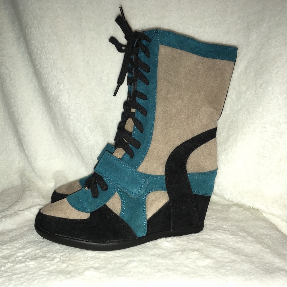 BRECKELLE’S METRO-11 SNEAKER BOOTS